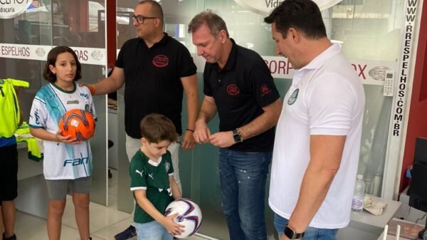 Velloso, ex-Jogador do Palmeiras em evento na RR Espelhos Vidraçaria - Foto: Divulgação