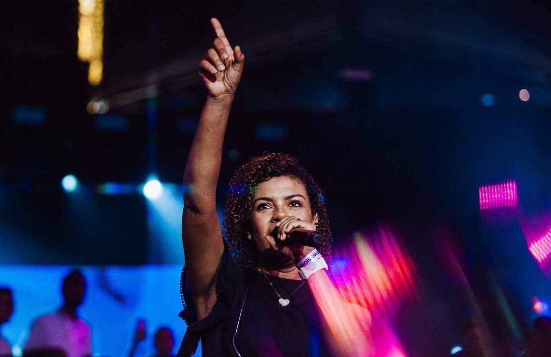 N[ivia Soares