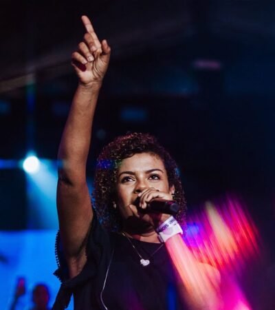 N[ivia Soares
