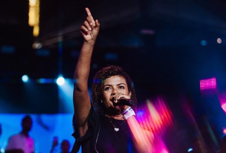 N[ivia Soares