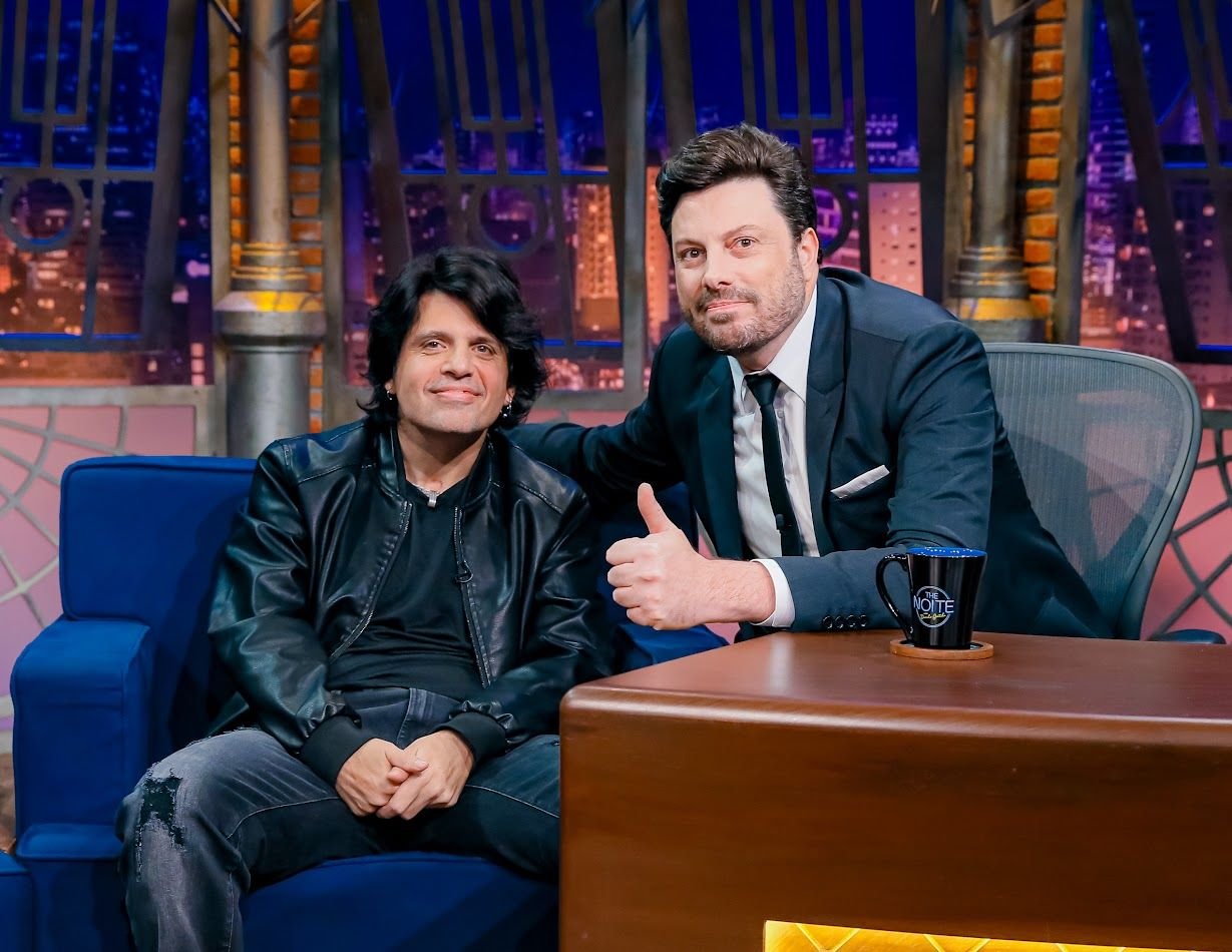 22 anos depois, Marcus Menna volta aos palcos e fala sobre novos passos no The Noite