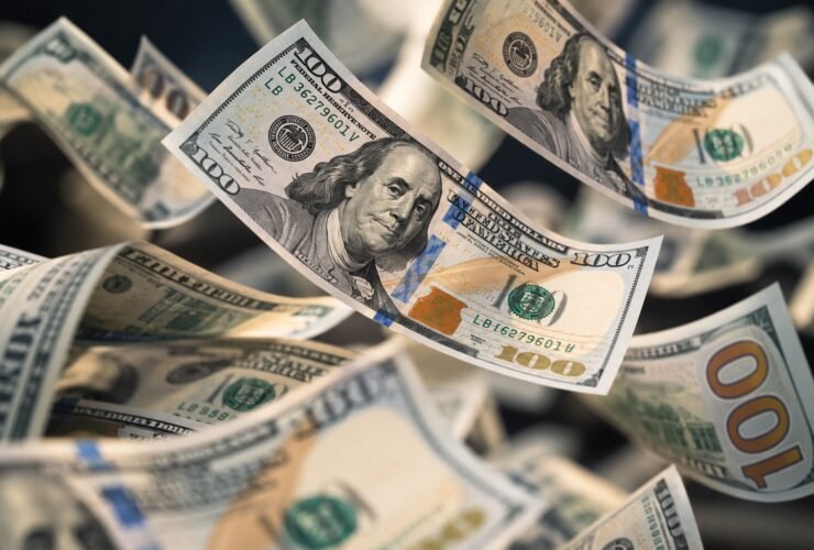 Cédulas de Dólar em Movimento
