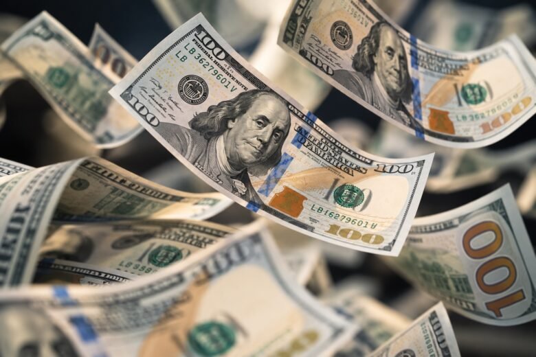 Cédulas de Dólar em Movimento